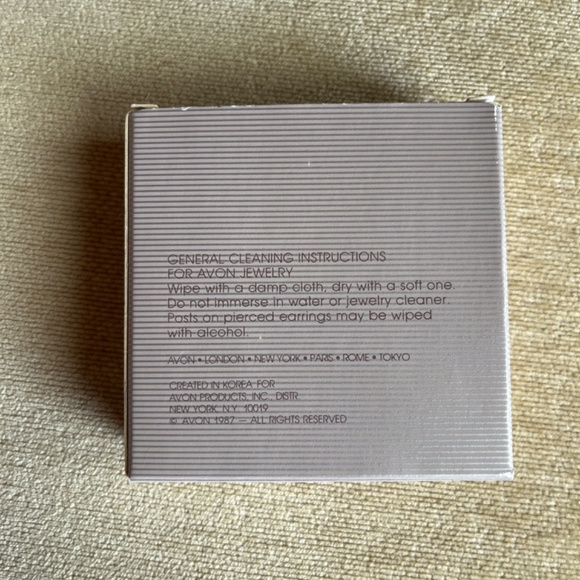 VINTAGE (1987) AVON PEARLUSTRE NECKLACE 18” - Picture 3 of 3